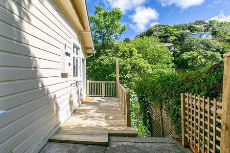 Photo of property in 6 Governor Road, Northland, Wellington, 6012