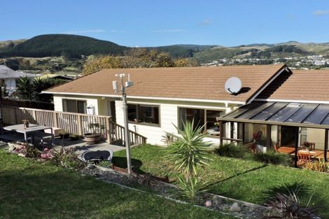 Photo of property in 4 Katarina Grove, Tawa, Wellington, 5028