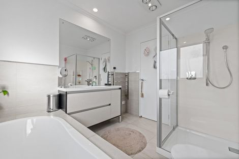 Photo of property in 22 William Wallbank Crescent, Swanson, Auckland, 0614