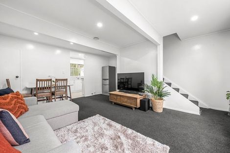 Photo of property in 2/264 Grounsell Crescent, Belmont, Lower Hutt, 5010