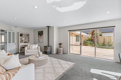 Photo of property in 2 Leigh Place, Paraparaumu Beach, Paraparaumu, 5032