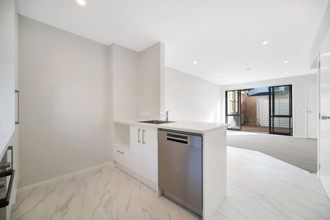 Photo of property in 7/31 Ayton Drive, Totara Vale, Auckland, 0629