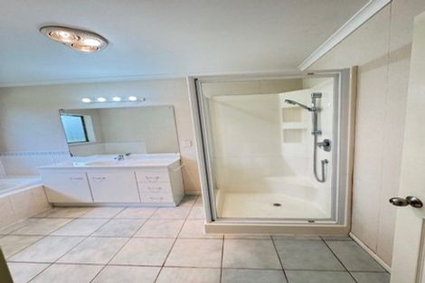 Photo of property in 6 Newbliss Crescent, East Tamaki Heights, Auckland, 2016