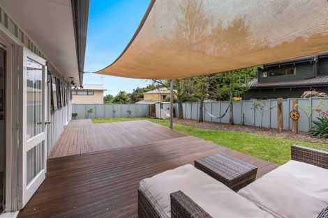 Photo of property in 24 Deodar Place, Totara Heights, Auckland, 2105