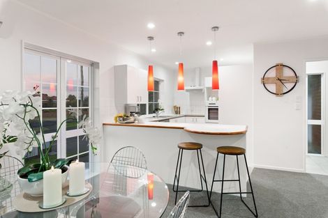 Photo of property in 198 Lakeside Drive, Orewa, 0931