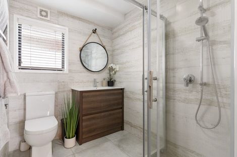 Photo of property in 2/33 Parr Terrace, Castor Bay, Auckland, 0620