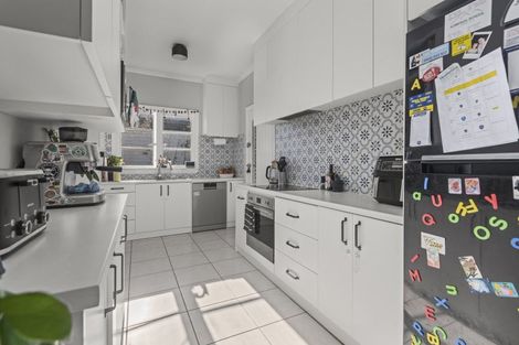 Photo of property in 82 Barton Avenue, Heretaunga, Upper Hutt, 5018