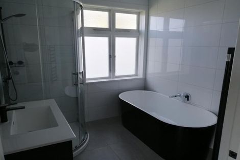 Photo of property in 10f1- Victoria Street, Ebdentown, Upper Hutt, 5018