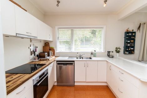 Photo of property in 33 Pinehaven Road, Pinehaven, Upper Hutt, 5019