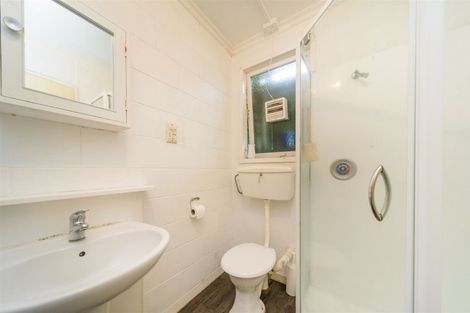 Photo of property in 12 Westmere Place, Takaro, Palmerston North, 4412