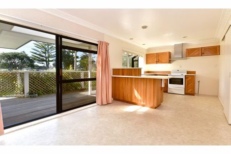 Photo of property in 8 Moenui Avenue, Orewa, 0931