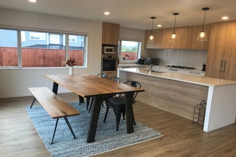 Photo of property in 33 Nobilo Road, Kumeu, 0810
