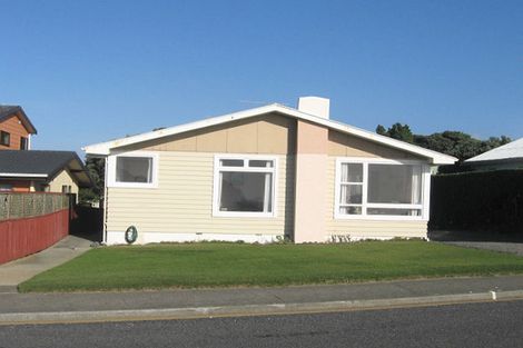 Photo of property in 3 Terrace Road, Titahi Bay, Porirua, 5022