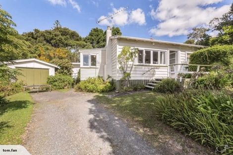 Photo of property in 8 Park Rise, Campbells Bay, Auckland, 0630