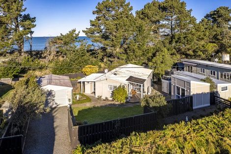 Photo of property in 15 South Crescent, Amberley, 7481