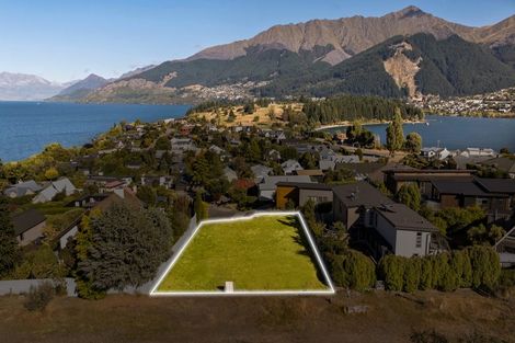 Photo of property in 10 Cypress Court, Kelvin Heights, Queenstown, 9300