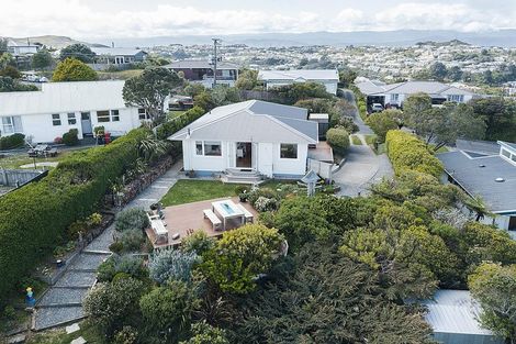 Photo of property in 9 Ruskin Road, Newlands, Wellington, 6037