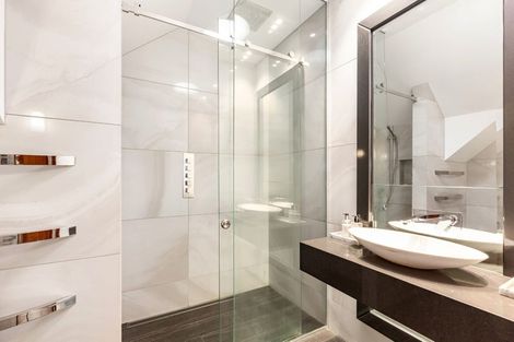 Photo of property in 2 Glen Road, Kelburn, Wellington, 6012