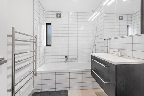 Photo of property in 7u2 Handyside Street, Tawa, Wellington, 5028