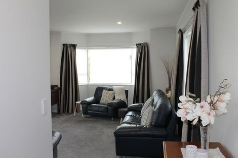 Photo of property in 4 Coolen Place, Tuakau, 2121