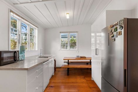 Photo of property in 11 Green Lane, Helensville, 0800