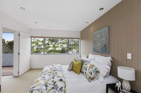 Photo of property in 32 Tiketike Way, Brooklyn, Wellington, 6021