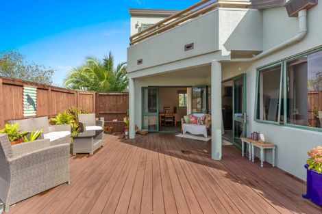 Photo of property in 34 Lagoon Way, West Harbour, Auckland, 0618