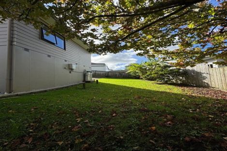 Photo of property in 16 Faram Place, Massey, Auckland, 0614