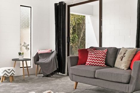 Photo of property in 8 Crompton Road, Massey, Auckland, 0614