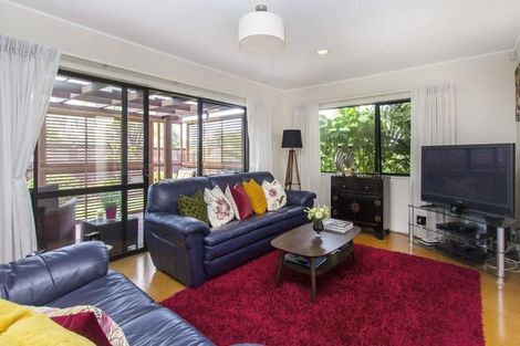 Photo of property in 1 Sheffield Place, Botany Downs, Auckland, 2010
