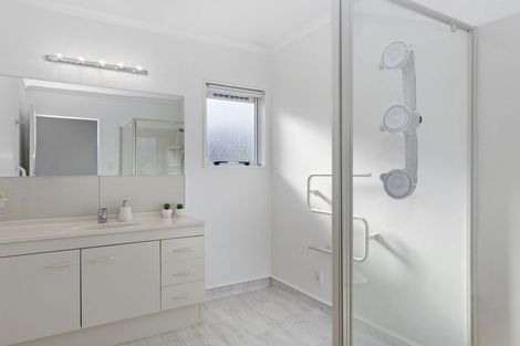 Photo of property in 18 Millwood Place, Silverstream, Upper Hutt, 5019