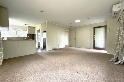 Photo of property in 2/4 Mahuta Grove, Northcote, Auckland, 0627