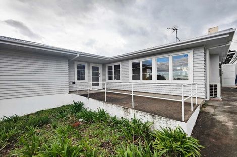 Photo of property in 48 Woodlands Crescent, Browns Bay, Auckland, 0630