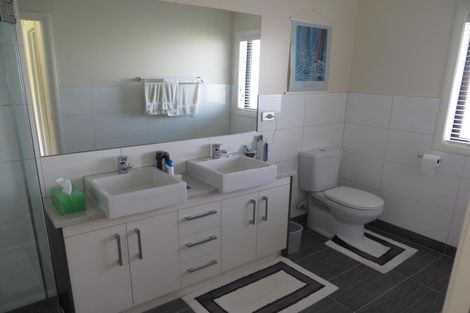 Photo of property in 16 Carnation Court, Cambridge, 3434