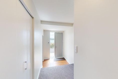 Photo of property in 352 Queens Drive, Lyall Bay, Wellington, 6022