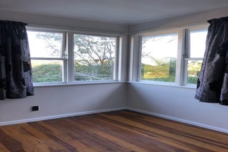 Photo of property in 147 Ruskin Road, Newlands, Wellington, 6037