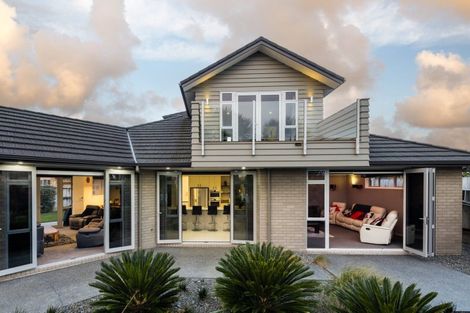 Photo of property in 142 Saint James Drive, Huntington, Hamilton, 3210