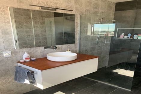 Photo of property in 15 Ridgeway Place, Richmond Hill, Christchurch, 8081