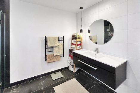 Photo of property in 2 Gibraltar Way, Fitzherbert, Palmerston North, 4410