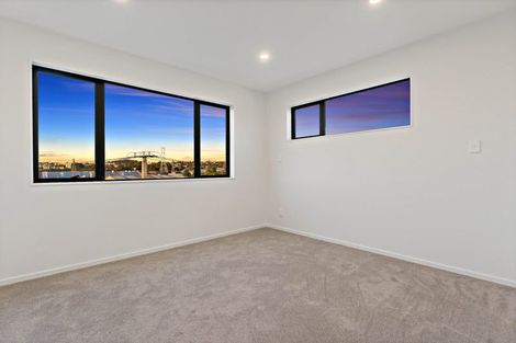 Photo of property in 1/16 Binsted Road, New Lynn, Auckland, 0600