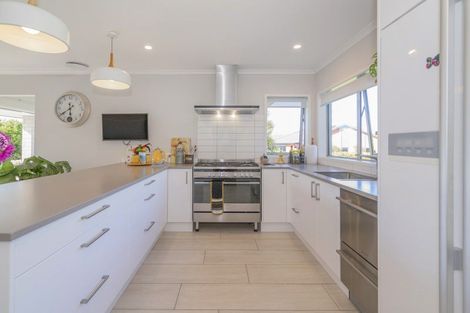 Photo of property in 10 Roseberry Place, Whitianga, 3510