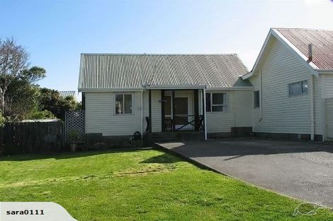 Photo of property in 17a Kingsbridge Place, Newlands, Wellington, 6037