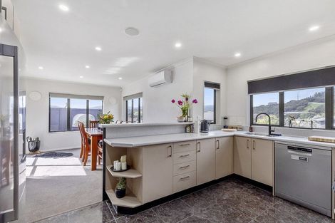 Photo of property in 2 Endeavour Drive, Whitby, Porirua, 5024