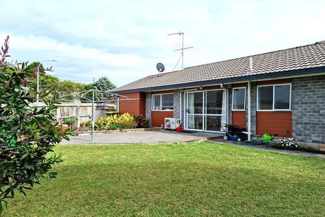 Photo of property in 14 Lanier Place, Glendene, Auckland, 0602