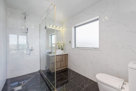 Photo of property in 10 Ian Gordon Lane, Orewa, 0931