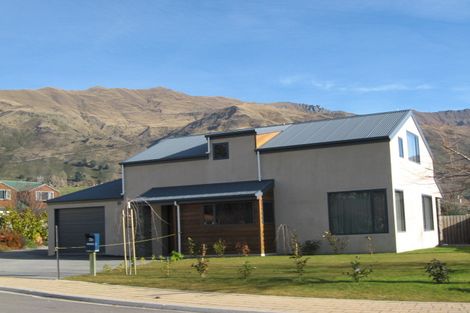 Photo of property in 4b Oakwood Place, Wanaka, 9305