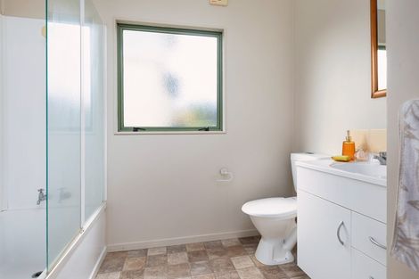 Photo of property in 12 Kelkirk Street, Kelston, Auckland, 0602