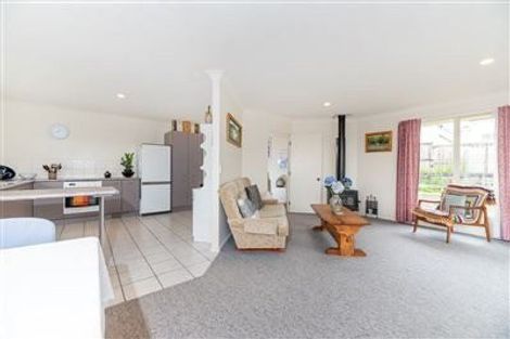 Photo of property in 17 Lasque Place, Glen Eden, Auckland, 0602