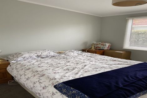 Photo of property in 4 Wharf Road, Te Atatu Peninsula, Auckland, 0610