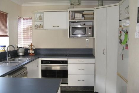 Photo of property in 40 Nuku Street, Tangimoana, 4822
